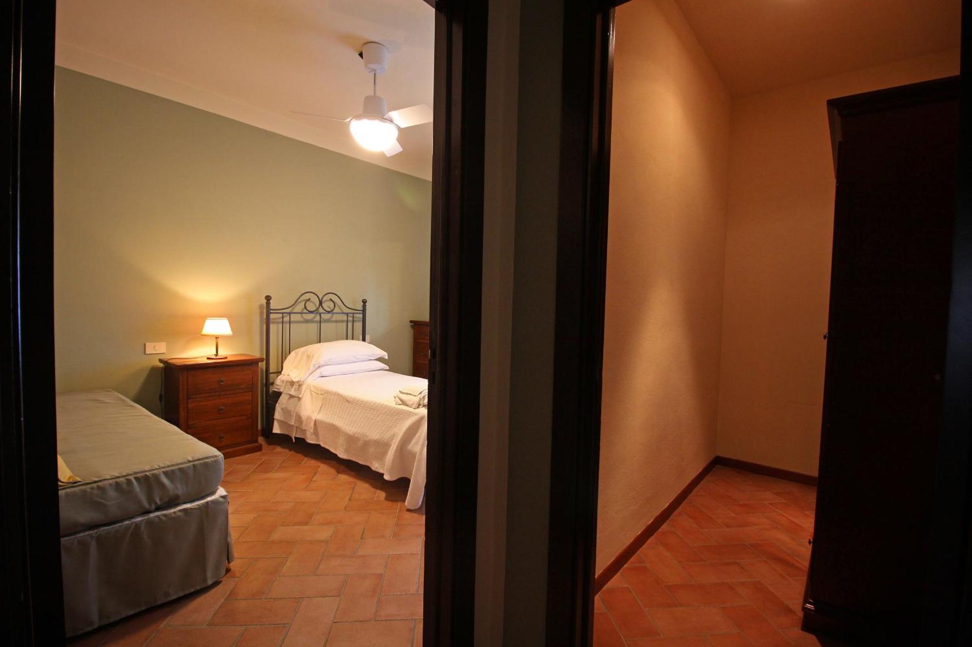 Agriturismo Casale Dello Sparviero Castellina in Chianti Bilik gambar
