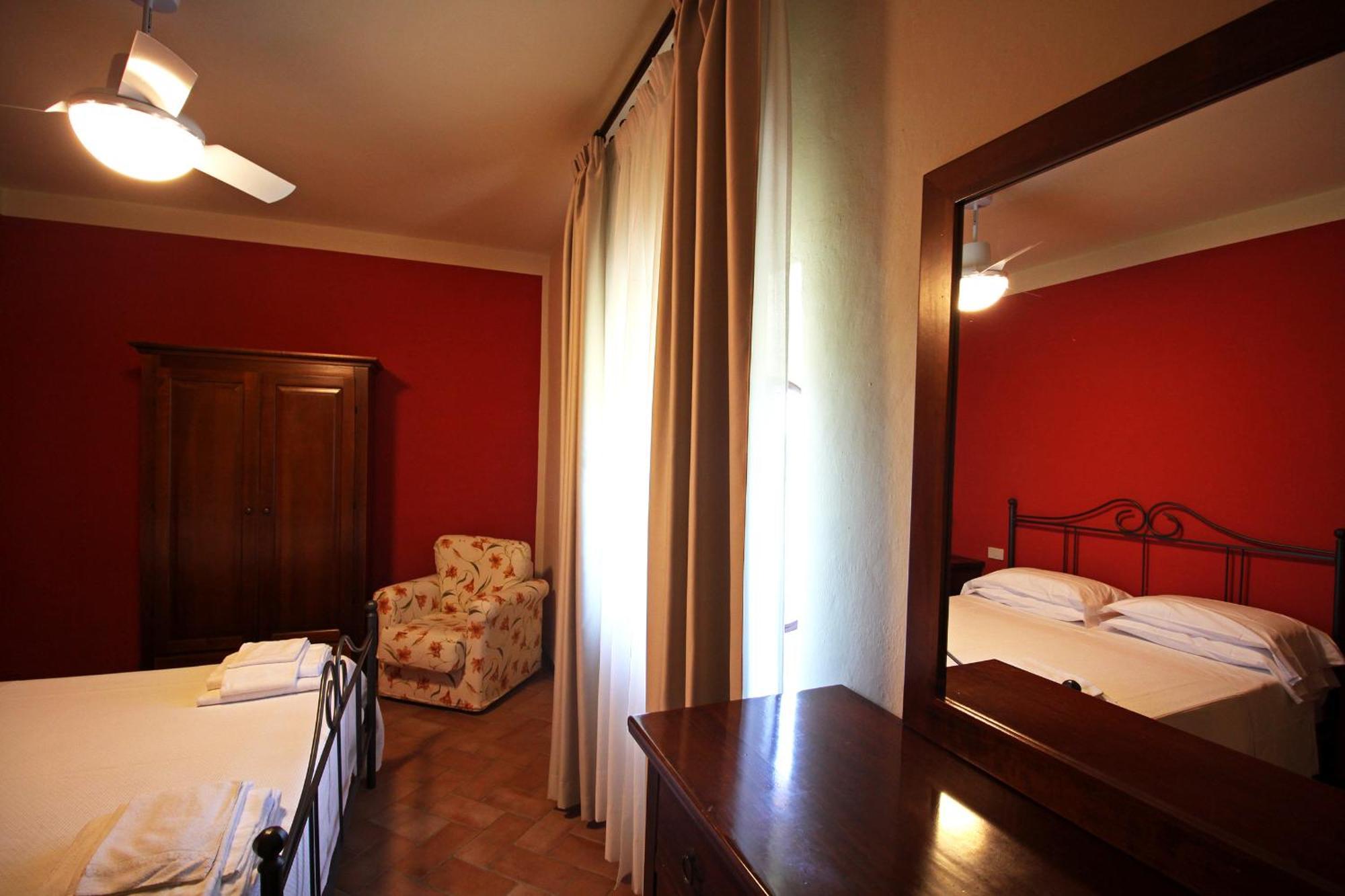 Agriturismo Casale Dello Sparviero Castellina in Chianti Luaran gambar